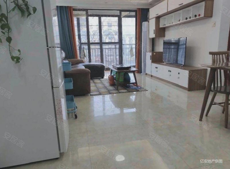 雅庭苑次顶层采光观景好双卧客厅朝南南向面