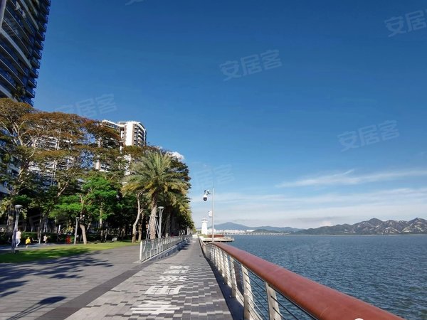 深圳南山蛇口半岛城邦(二期)面朝大海 20平l型阳台 半岛城邦二期5房