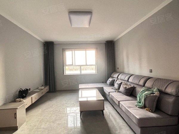 云顶花园,年租2.3w,新装电梯三室,太百商圈,步行街医院