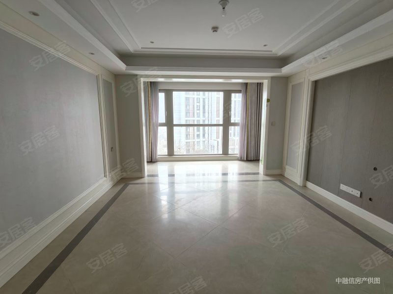 昂馨 带车位储藏室,海信君逸二手房,1750万,4室2厅,2卫,199平米-青岛