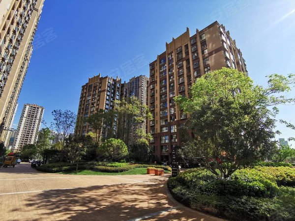 安宁润城八区万达广场旁 润城八期 精装四房 干净清爽 采光好 可居家