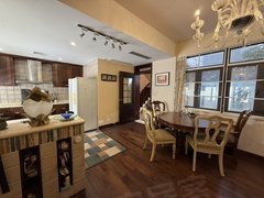 深圳龙岗坂田带超大花园 带固定车位 南北通透的别墅出租 业主装修不错出租房源真实图片