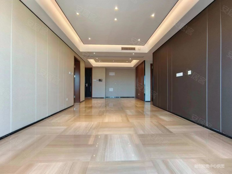 这是高新套三双卫天花板 欢迎看房比价 精装带三大件,融创香璟台西苑