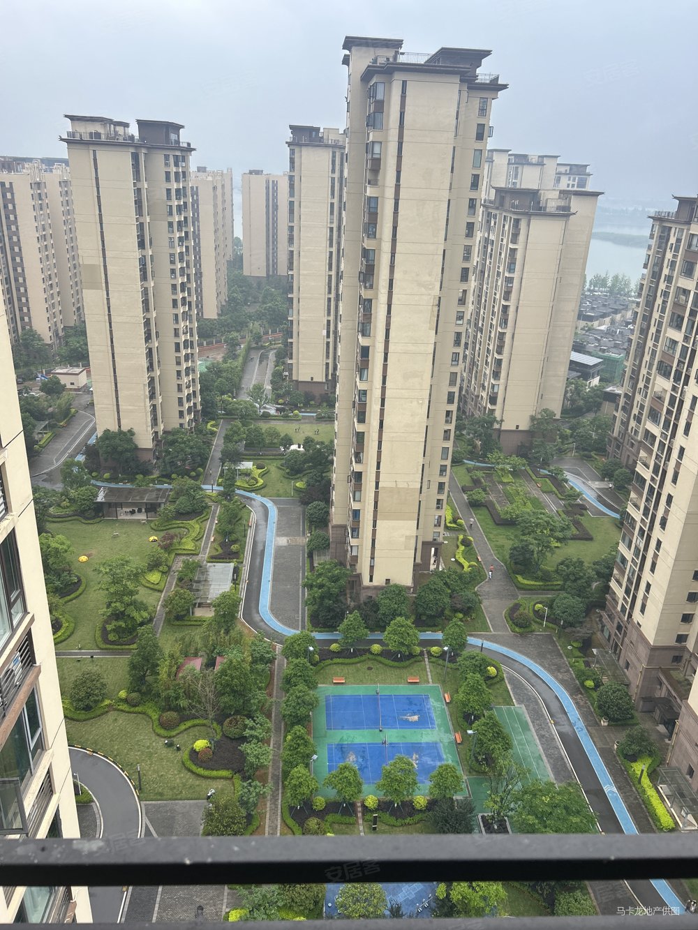 蓝光雍锦半岛,三房两卫,   ,满五  ,可看江