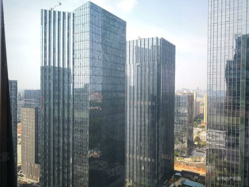 看房有钥匙 医疗配套成熟 车位充足 次新房 正南朝向,寰宇汇金中心