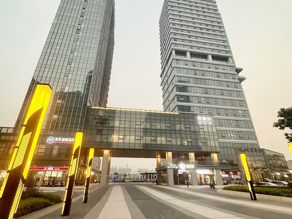 广州黄埔鱼珠鱼珠湾海丝创新中心三溪 鱼珠湾 复式两房 可商用注册
