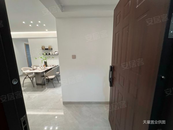 中兴豪庭4室2厅2卫115㎡南50万