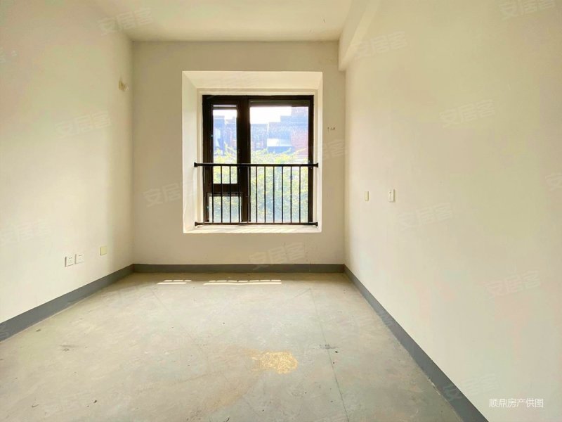 地铁口 砂之船旁 双拼别墅 新空毛坯 一楼带房间 上淮铂悦府