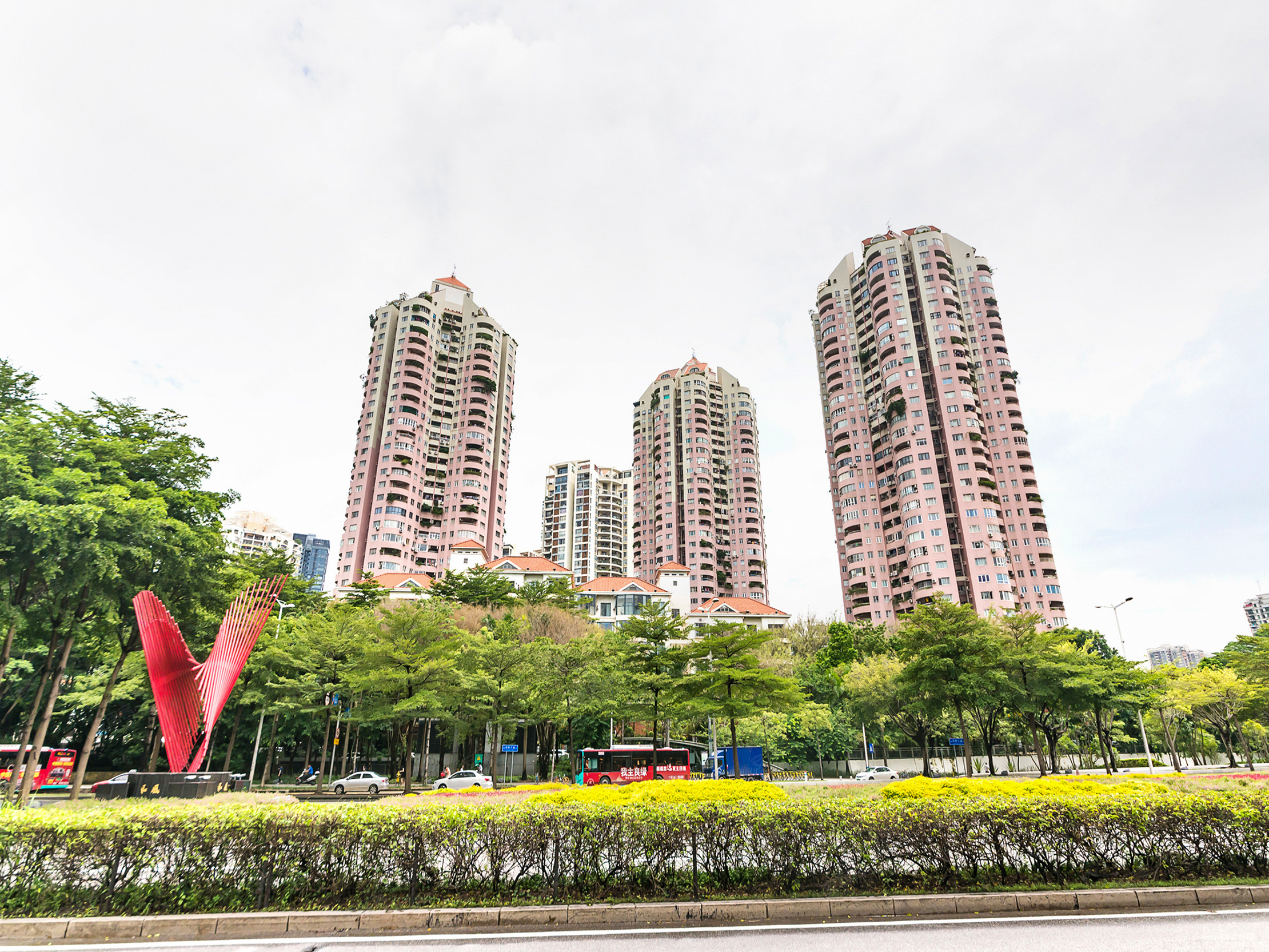 华侨城热点小区锦绣花园新上三房精致装修近地铁口安静舒适