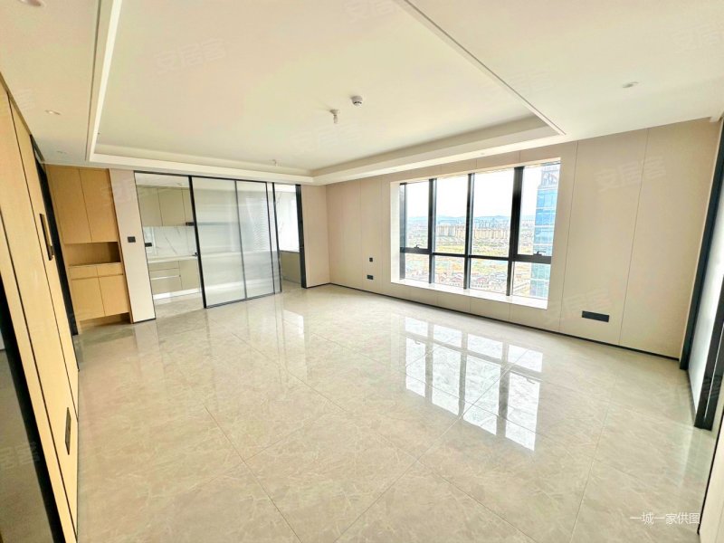 昆明的汤臣一品精装修三房正常出个税和维修基金