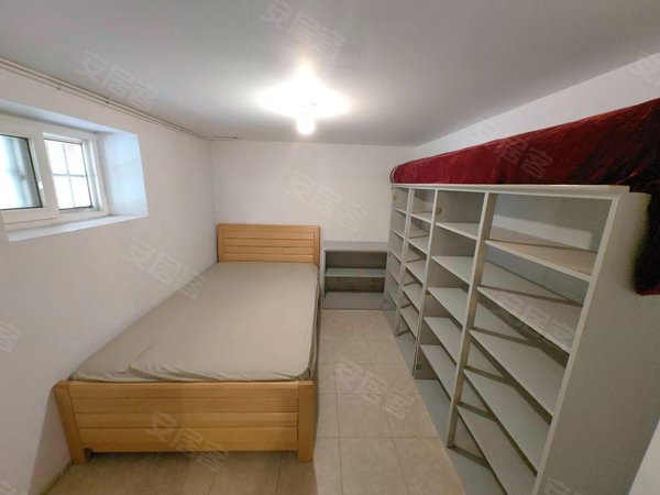 青岛大学租房,台南路小区 银海学校附近 带车位 储藏室 日式风格装修