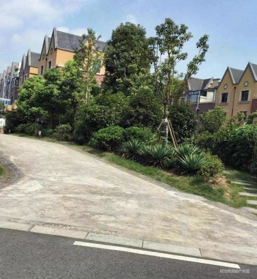 万裕龙庭水岸别墅