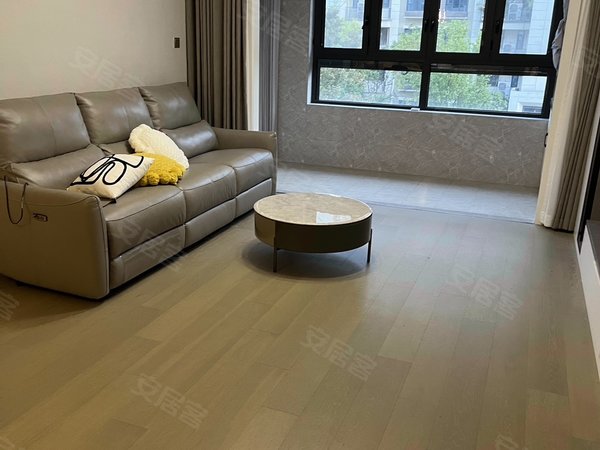 苏州太仓娄东翡丽云邸翡丽云邸四房两厅两卫出租房源真实图片