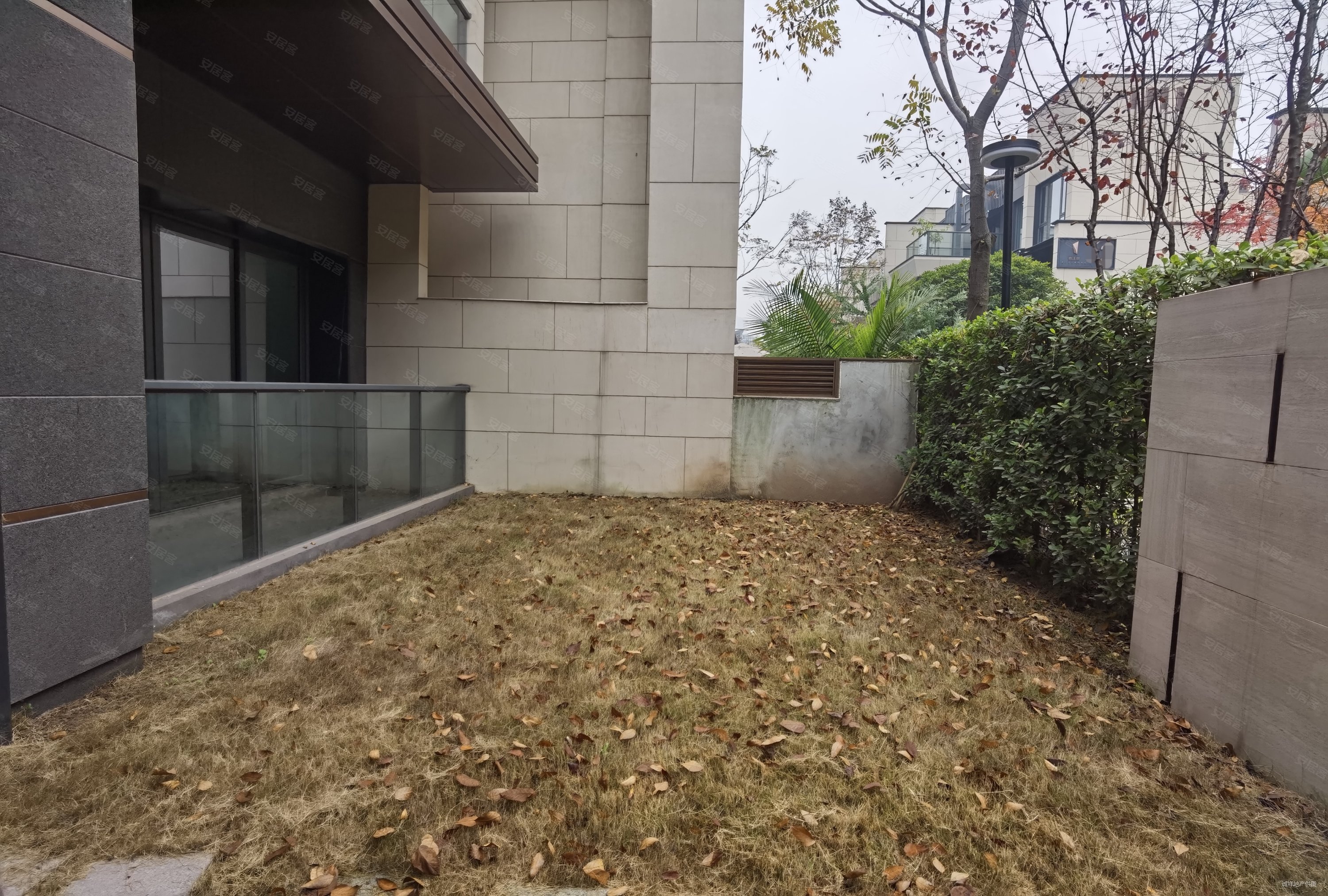 壹江郡江峯墅4室2厅5卫335㎡西540万