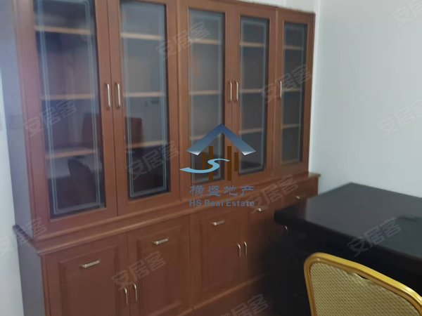 金华东阳东阳市中心吴宁西路70号楼户型方正，精装修，地段交通方便。出租房源真实图片