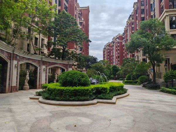 南宁青秀东盟商务中房翡翠湾青秀山旁丨中房翡翠湾 1室丨精装修 朝南