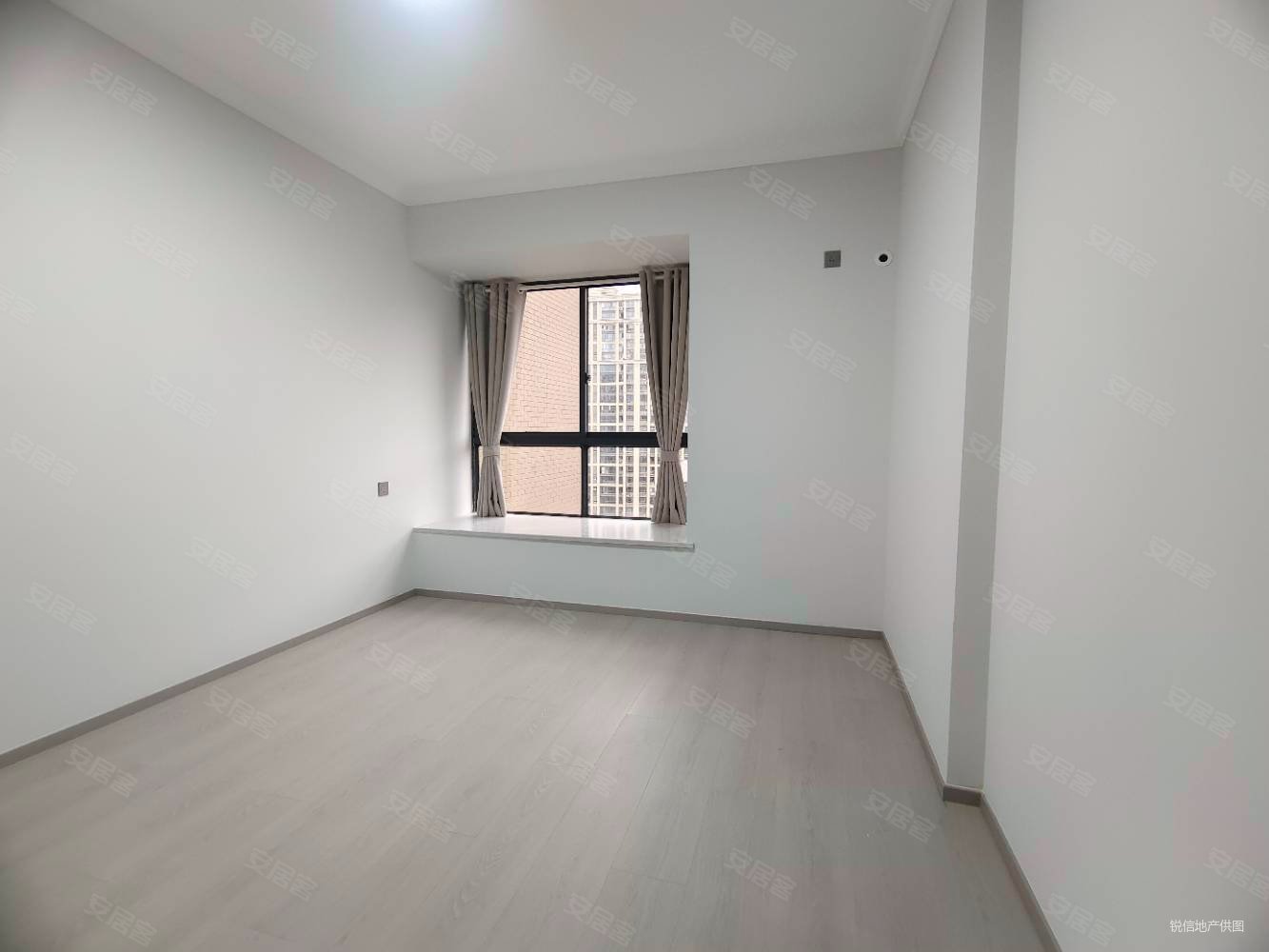 铭鸿翰林居3室2厅2卫141㎡南北52.8万