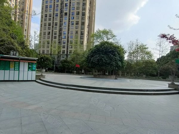 重庆荣昌荣昌城区同景巴黎左岸配套设施齐全 领包入住的精装两房出租