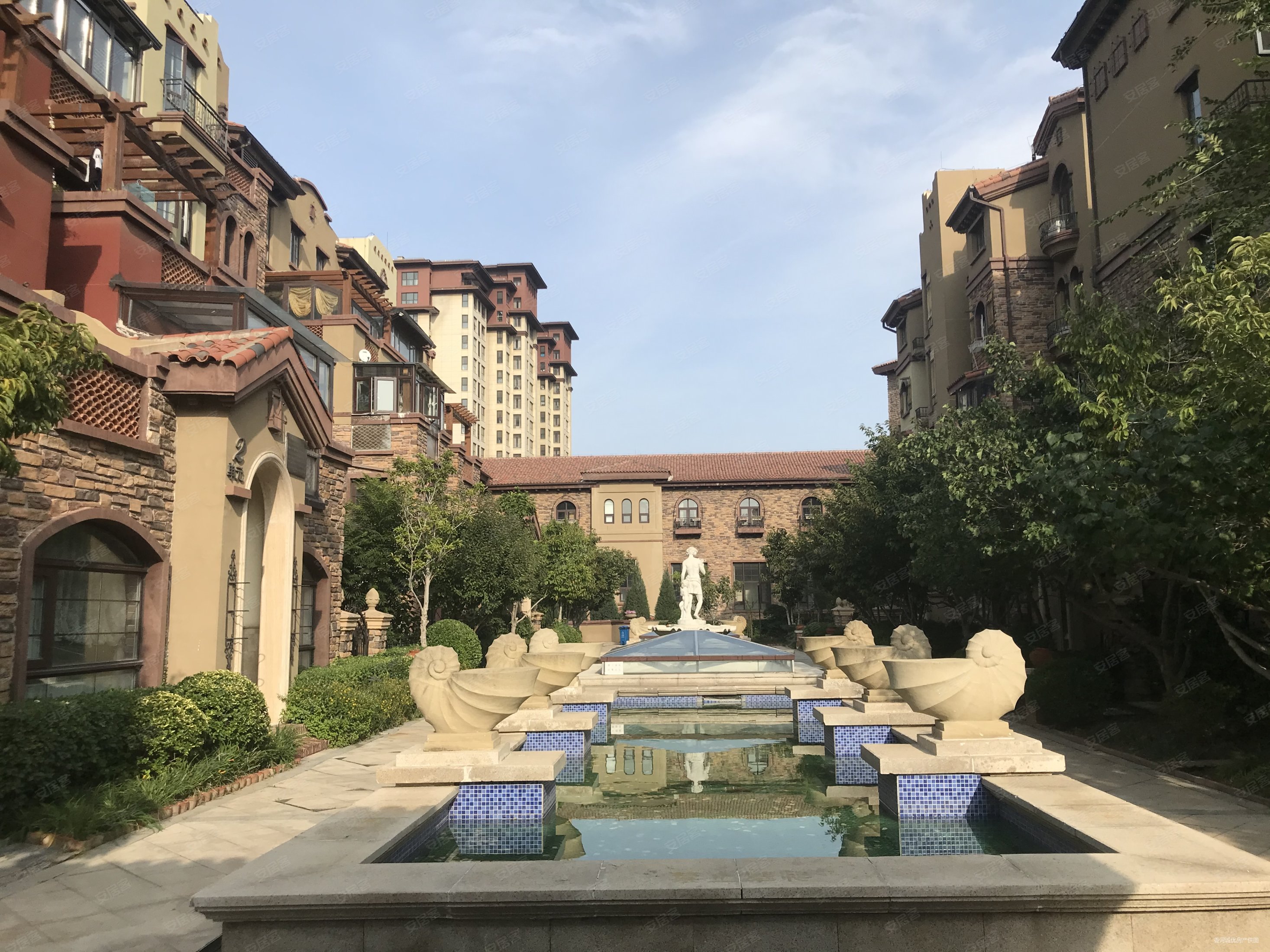 鸿坤罗纳河谷果岭墅