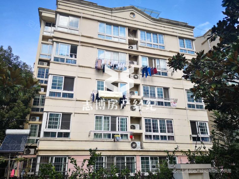 一楼带院子 交通便捷 购物方便 周边商圈成熟 刚需小三居,新加花园