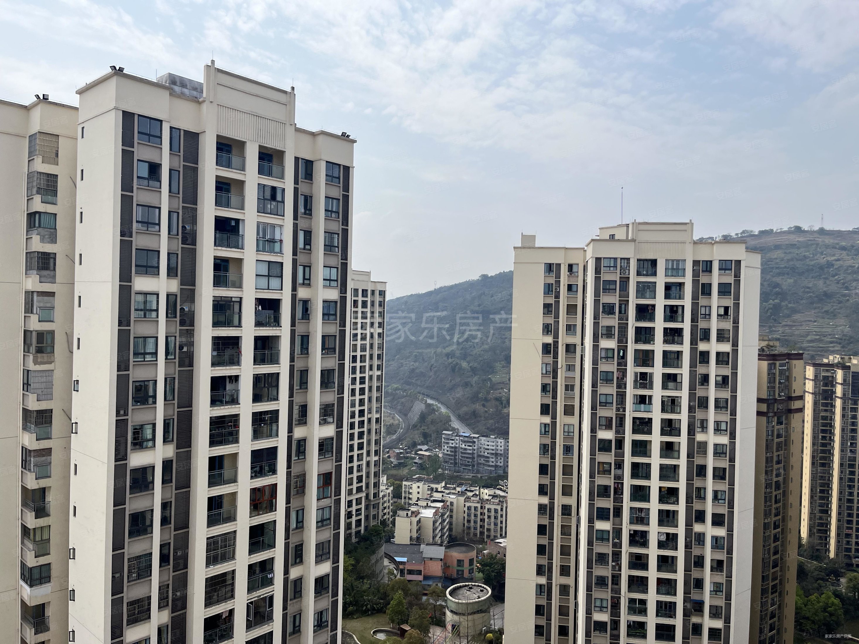 荣润誉峰3室2厅2卫102㎡南北49.8万