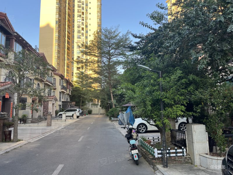 富盈加州阳光(别墅)4室3厅4卫213㎡南北398万