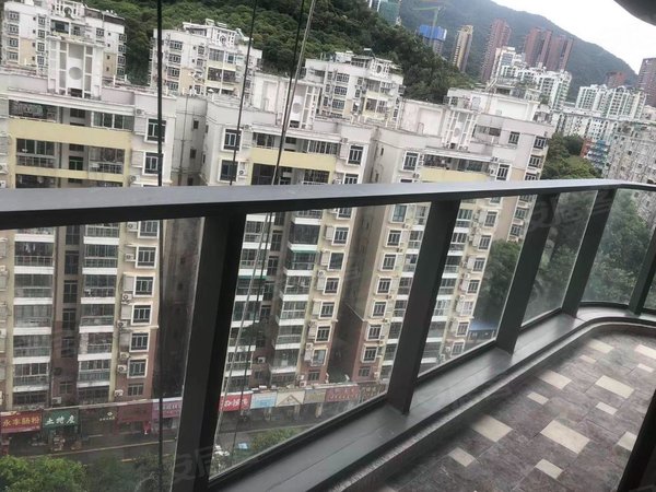 深圳罗湖莲塘东海富汇豪庭地铁口新房出租  全新装修  家私齐全  车位