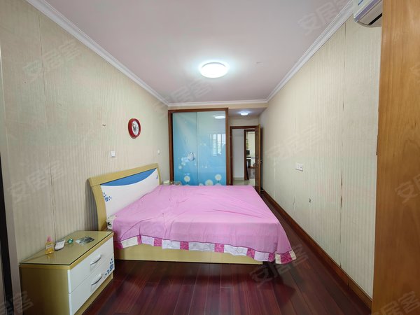 上海青浦朱家角泰安公寓(二期)朱家角人民医院旁,南北通透大三房,家具