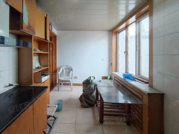 沈阳大东东中街龙溪花园东中街 龙溪花园 简单装修 拎包即住出租房源