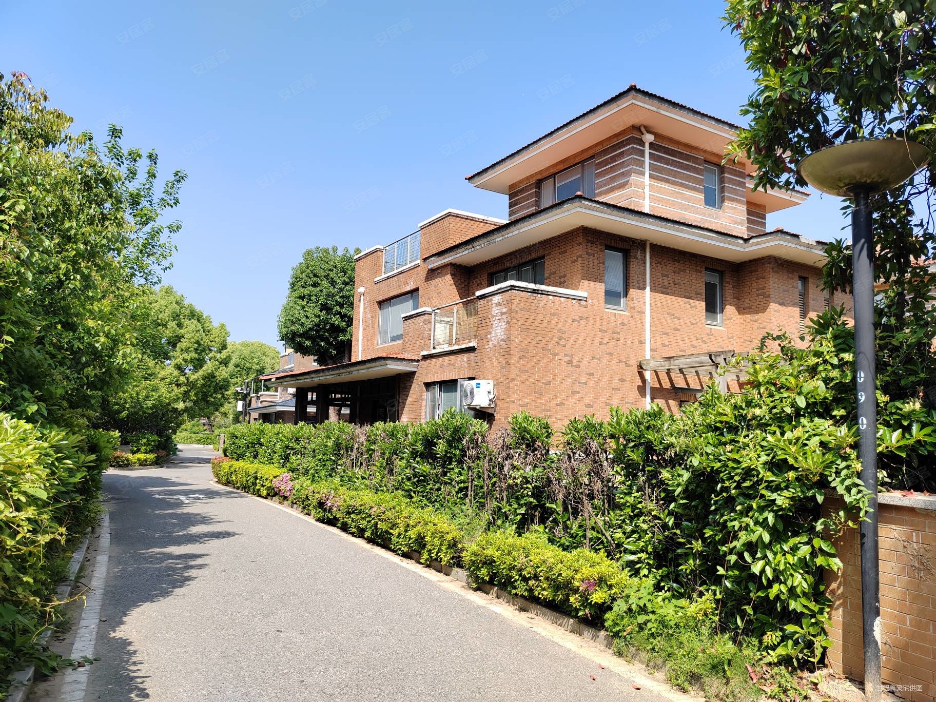 五一特推巢上城独栋别墅花园占地550平正南向