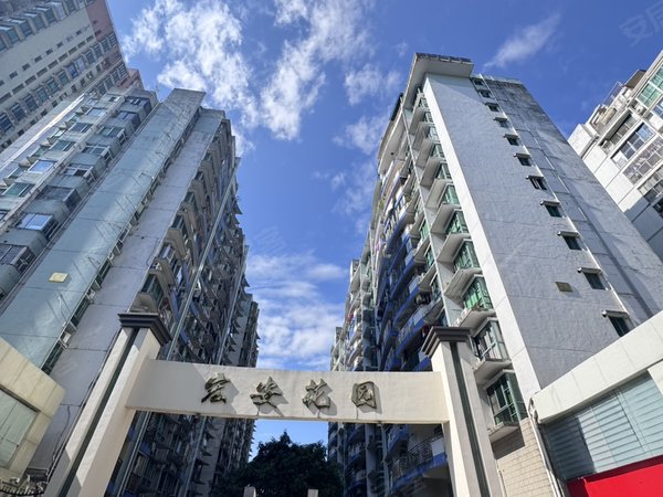 深圳福田下梅林宏安花园(优选山景三室)电梯高层三室两厅