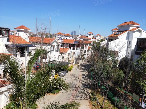 度假区滇池卫城微风岛合院别墅南端 挑高客厅 品质装出租房源真实图片