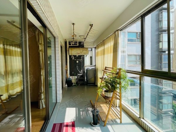 同德广场旁火车北站精装端头大三房 带大阳台 采光好出租房源真实图片