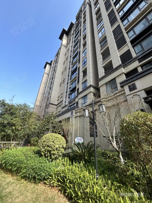 菜市场旁建发中泱天成3室2厅高楼仅售160万