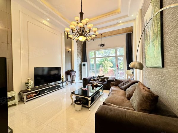 包头稀土高新区滨河大厦水岸花都水岸花都 300平精装叠拼别墅 带车库 带80平小院 拎包住出租房源真实图片