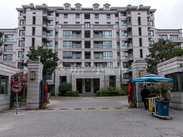 上海长宁新华路兰庭湖南路四大豪宅,兰庭稀有顶楼复式,全新装修,地暖