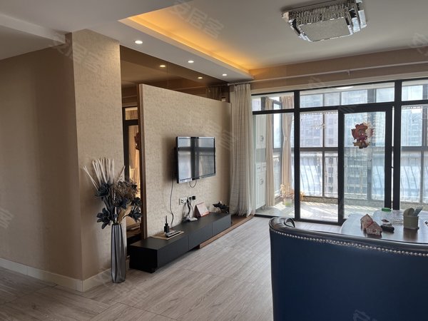 扬州邗江火车站京华御景苑京华城二期御景苑精装3房2卫,图片真,首出租