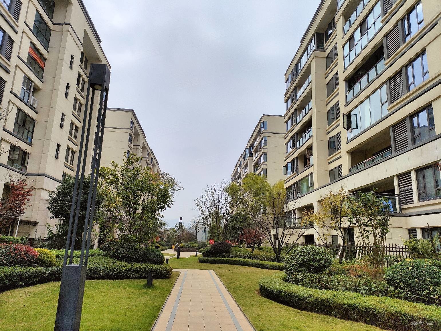 御华兰亭,精装三房,采光好,出入方便,御华兰亭(一期)二手房,69万,3室2