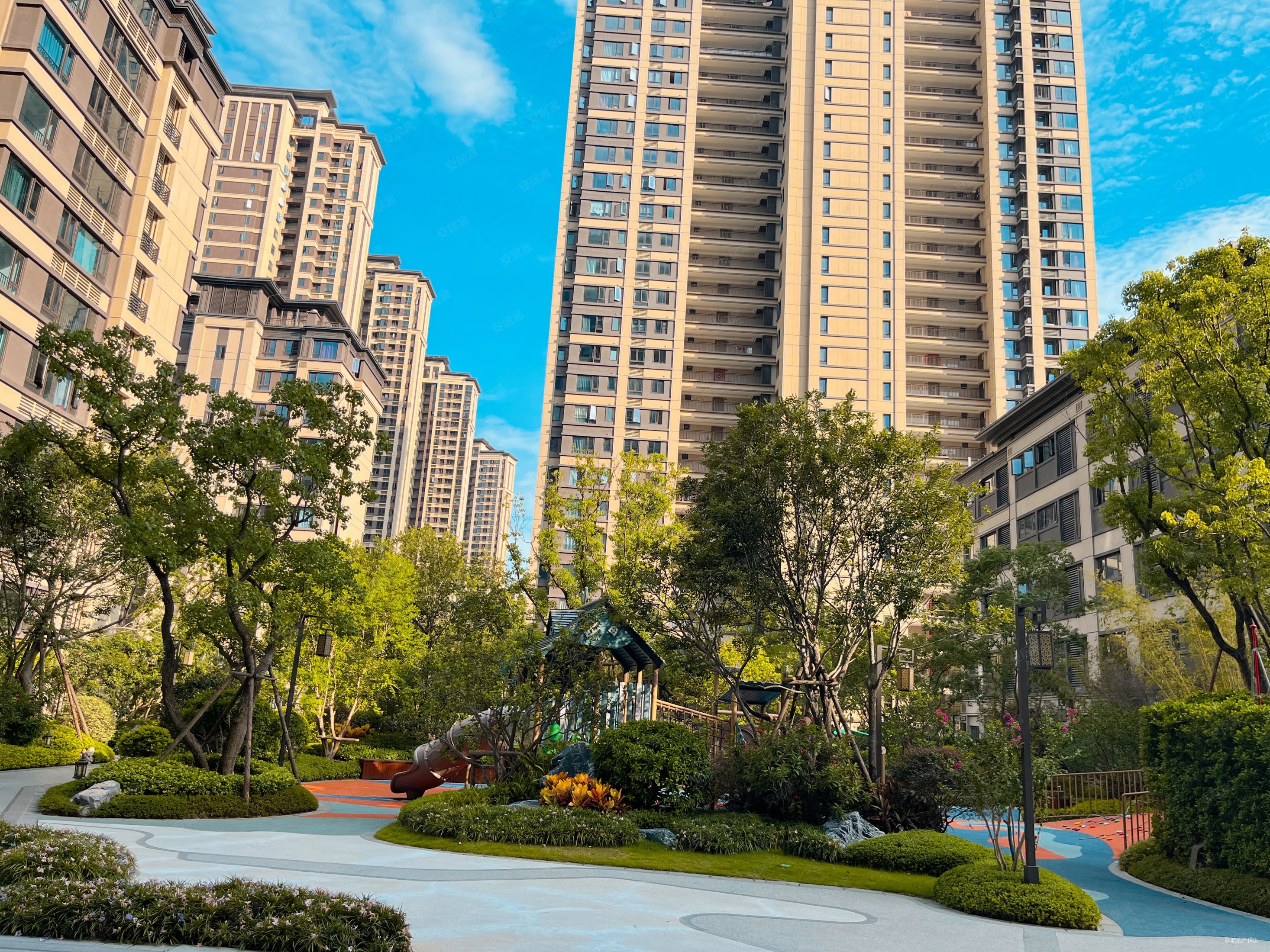 泰禾厦门院子b区高层三房地铁口80米业主降70万出售