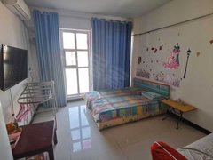 喀什喀什市喀什城区万达附近,中亚商贸城单身公寓,家电齐全,拎包入住。可短租月付出租房源真实图片