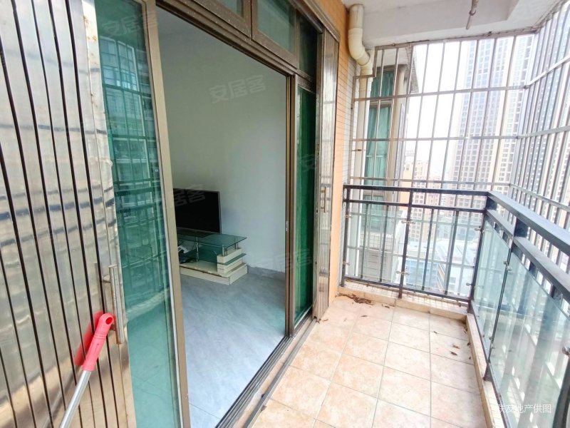 拱北关口摩尔广场旁岭秀城大两房175万业主急卖