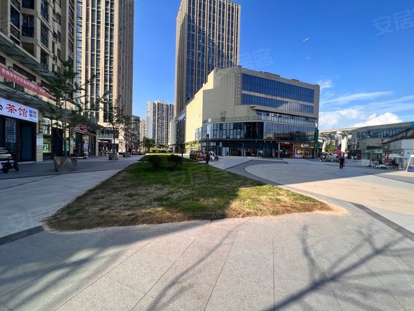 重庆渝北空港桥达茂宸广场(商住楼)临近地铁,交通便利,商业配套成熟