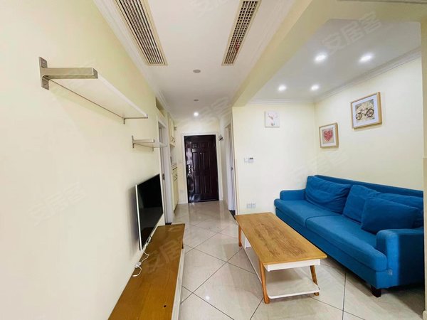 重庆九龙坡奥体中心上城奥悦袁家岗轻轨站旁,精装两房,住家装修,干净