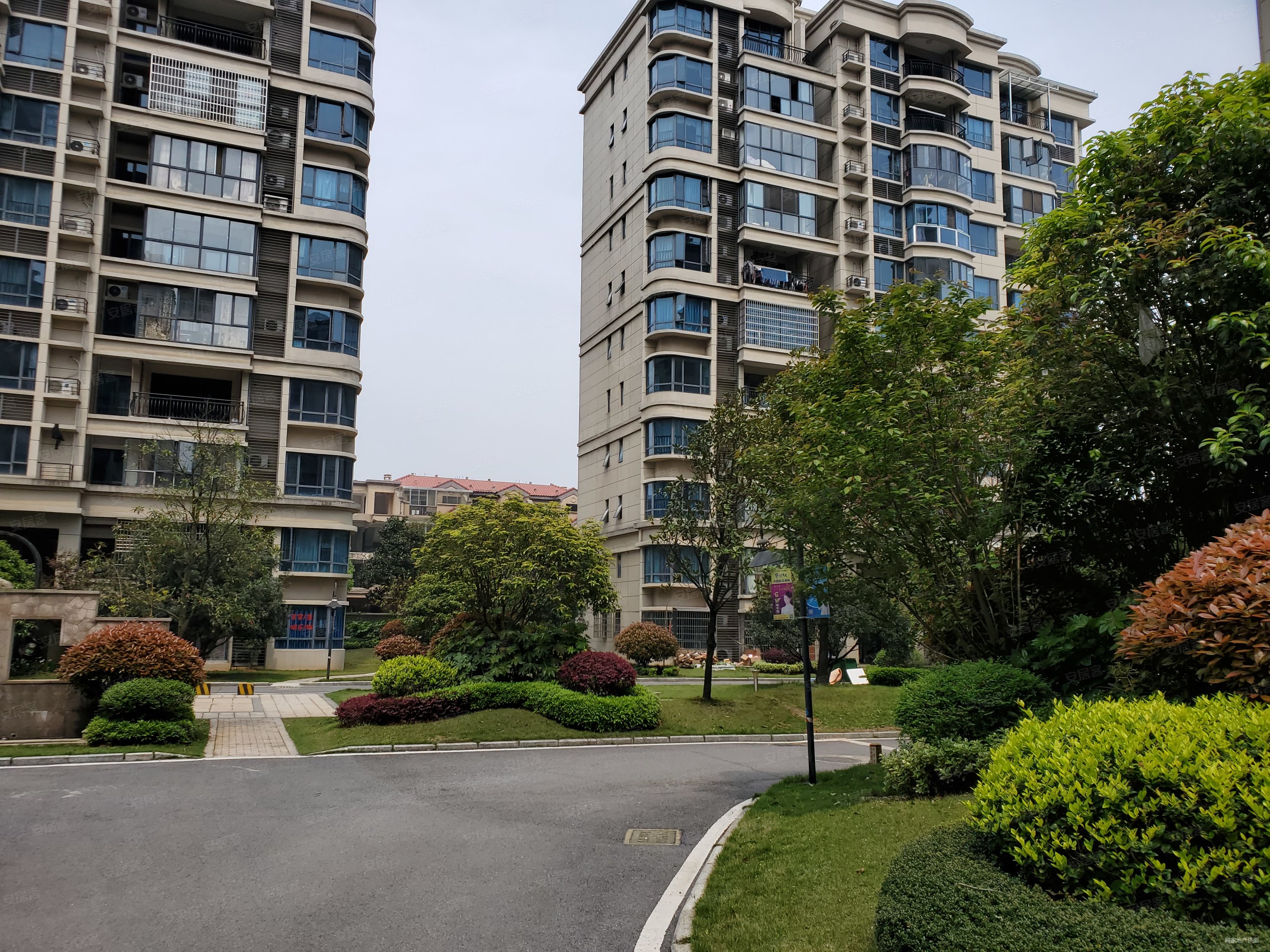 碧桂园山湖城精致带装修小高层三房几乎全新低价出售