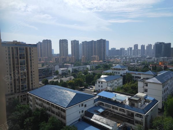 重庆大足大足城区柏林广场田家炳对面!柏林广场三室急租!