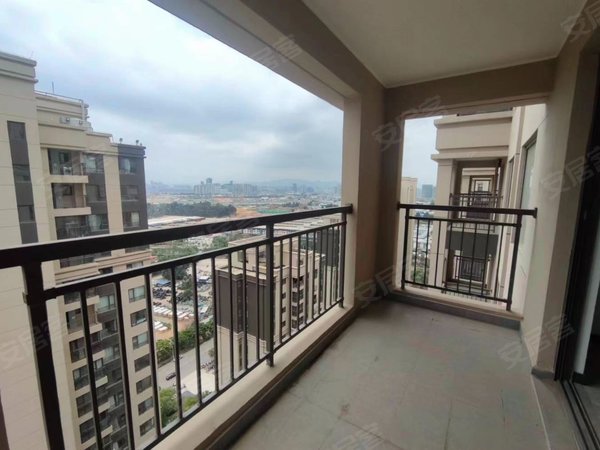 昆明官渡金马寺片区碧桂园樾府王旗营蔬菜批发市场旁碧桂园樾府一梯一