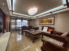 河池金城江金城江城区金龙湾精装修四房出租，家具家电齐全拎包入住 2500 一个月出租房源真实图片