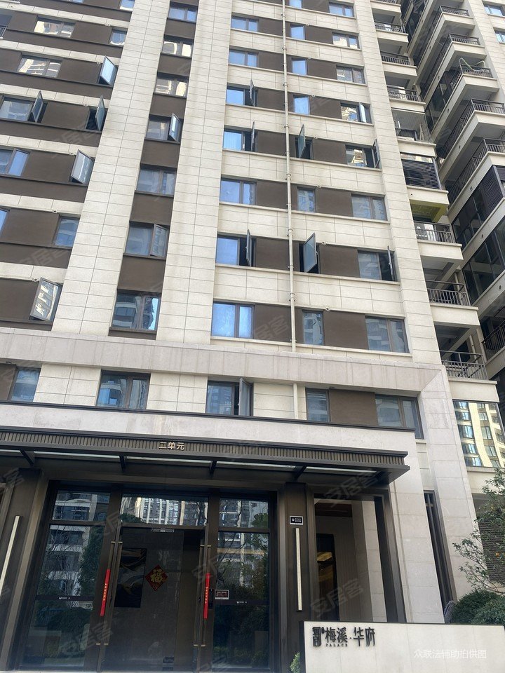 梅溪华府4室2厅3卫218.67㎡南北350万