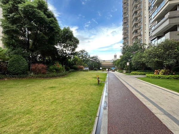 东莞长安宵边鼎峰悦境鼎峰悦境 2室2厅1卫 配套齐全 电梯房 精装修