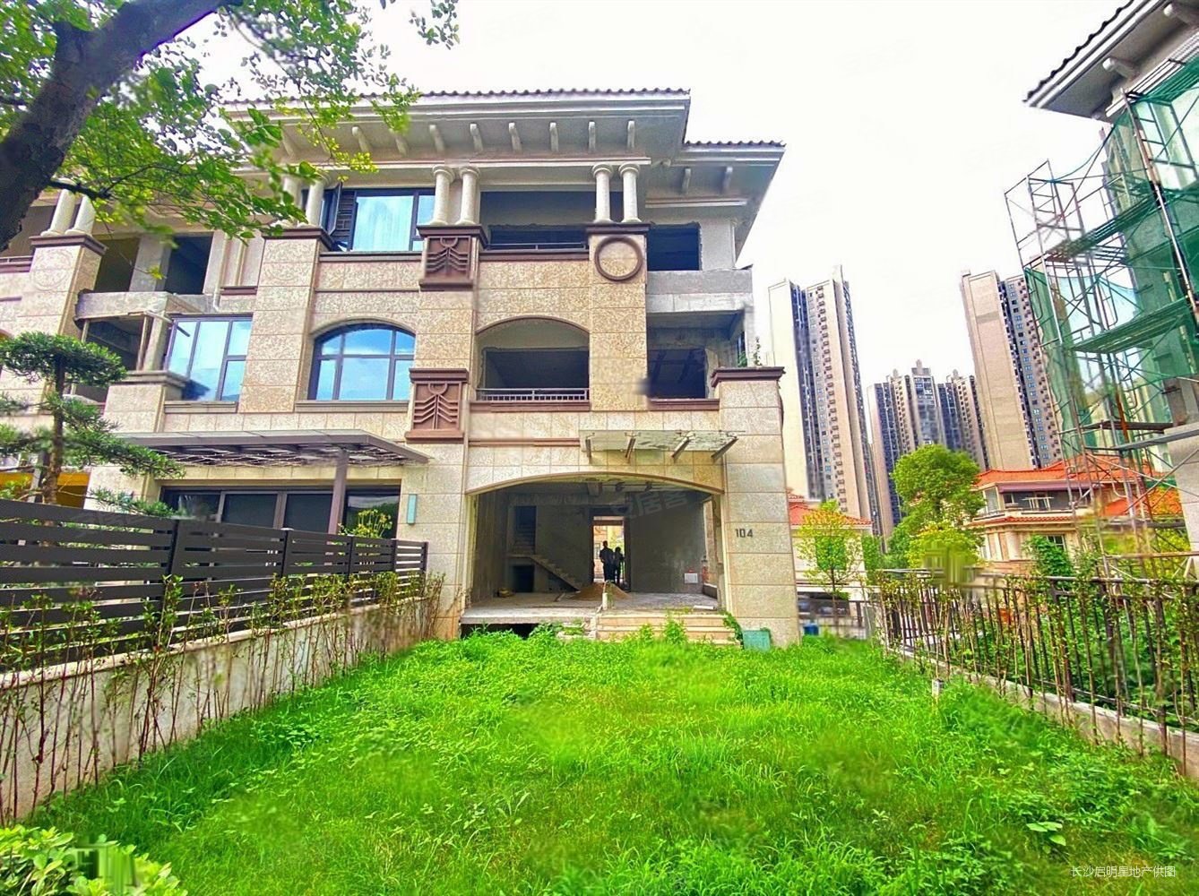 长沙玫瑰园(别墅)5室3厅5卫213.66㎡南北550万